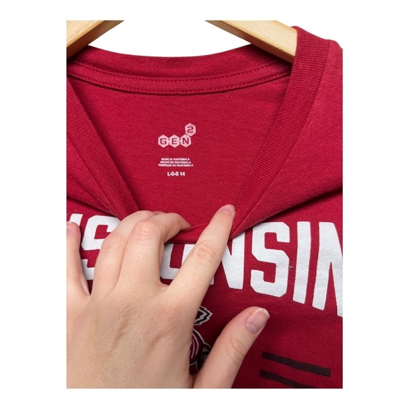Wisconsin Badgers Y2K Graphic Long-Sleeve Large - Picture 2 of 3